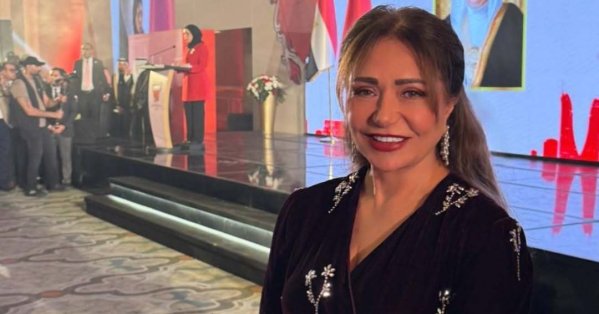 الفنانة ليلى علوي تشارك احتفالاتنا الوطنية 