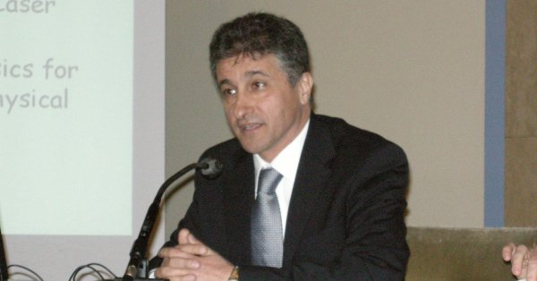 محمد بن راشد يعلن فوز البروفيسور ماجد شرقي بجائزة «نوابغ العرب» عن فئة العلوم الطبيعية 