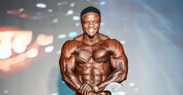 سيموفوتسو يحصد ذهب إفريقيا ويعبر إلى عالم الاحتراف #صحيفة_البلاد 