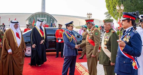 الملك المعظم القائد الأعلى للقوات المسلحة يتفضل فيشمل برعايته الكريمة مراسم يوم الشهيد