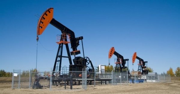 أسعار النفط تقفز بعد حصار ترامب لفنزويلا 