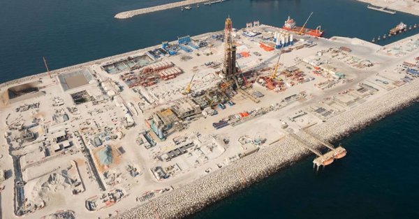 أدنوك توقع صفقة تمويل هيكلي مهمة بقيمة 11 مليار دولار 