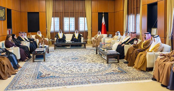 بتكليف من جلالة الملك المعظم .. وزير الديوان الملكي يقوم بتوزيع أوسمة العمل الوطني على عدد من المكرمين 