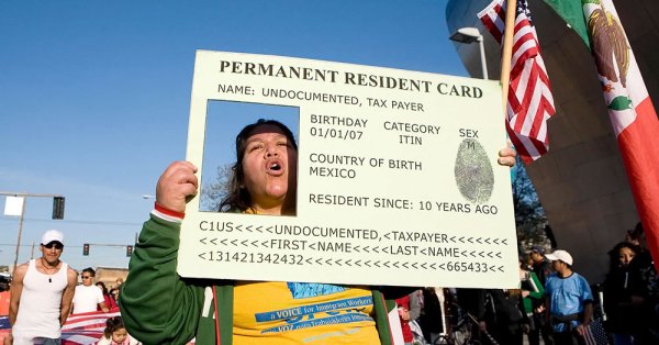 صدمة للملايين.. ترامب يوقف قرعة الهجرة 