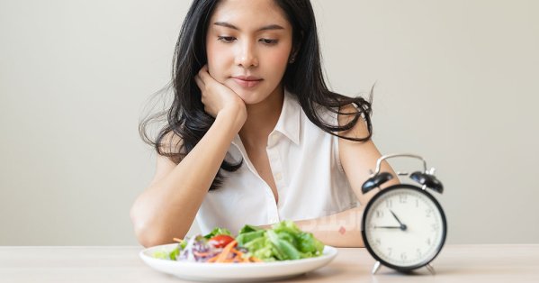 نظام غذائي شبيه بالصيام يقاوم السمنة ويُحدث تغييرات بالدماغ 