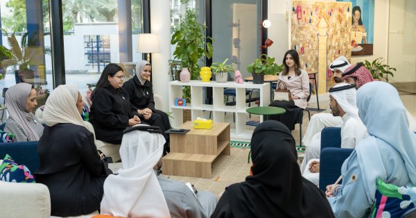 وزيرة شؤون الشباب تستقبل فريق رواد الإبداع بمركز المحرق الشبابي النموذجي 