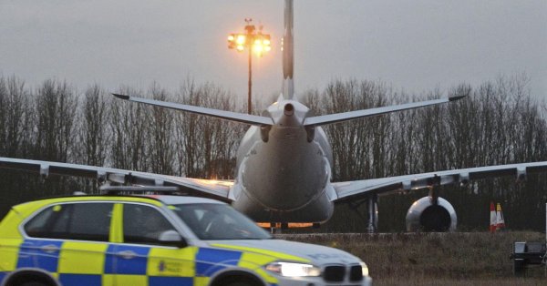 راكب يتجاوز نقاط التفتيش في "هيثرو" ويركب الطائرة دون تذكرة أو جواز سفر 