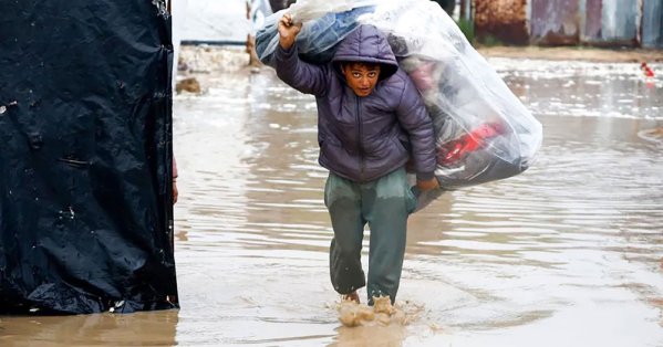 من “نزع السلاح” إلى “قوة الاستقرار”.. عقبات على طريق المرحلة الثانية من اتفاق غزة 