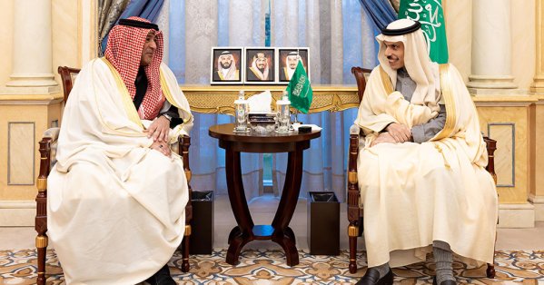 وزير الخارجية السعودي والأمين العام لمجلس التعاون يبحثان تعزيز العمل الخليجي المشترك 
