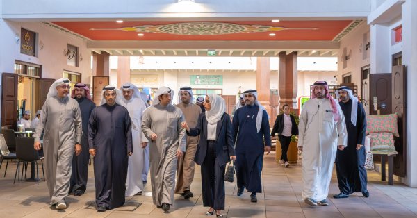 وزير الإعلام والثقافة بدولة الكويت الشقيقة يزور سوق البراحة 