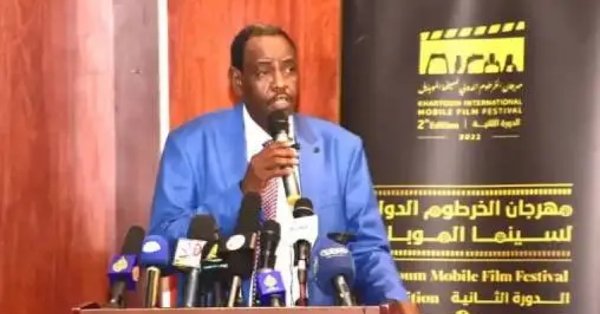 سينما الموبايل تفتح أبوابها للشباب في "حكاية الأرض والناس" بالسودان 