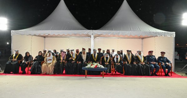 وزارة الداخلية تنظم طابور شرطة البحرين في القرية التراثية بالمحافظة الجنوبية احتفاء بالأعياد الوطنية 