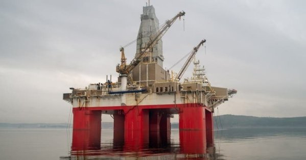 النفط يتراجع مع ترقب خطوة أميركية بشأن خام فنزويلا 