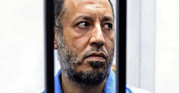 نجل القذافي ينشر صورة للحداد.. كان يتواصل معي في السجن 