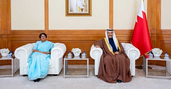 وزير الإعلام يستقبل سفيرة جمهورية سريلانكا الديموقراطية الاشتراكية لدى مملكة البحرين 