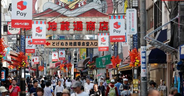 اليابان ترفع توقعات النمو وتراهن على تحفيز إنفاق الأسر 