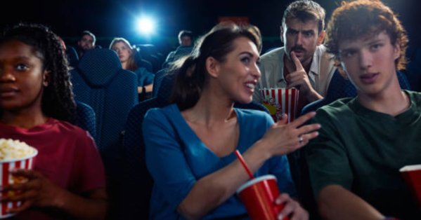 دراسة: التحدث في السينما تكشف عن ملامح "أنانية" في الشخصية 