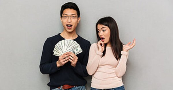 الرجل الياباني يُسلّم دخله بالكامل لزوجاتهم مقابل "مصروف شهري" 