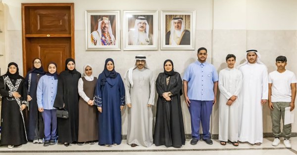 وزير “التربية” يستقبل طلبة مملكة البحرين الفائزين بجائزة لطيفة بنت محمد بدولة الإمارات العربية المتحدة الشقيقة 