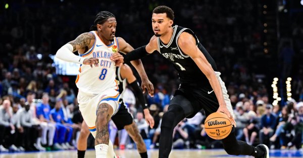 «إن بي إيه»: ويمبانياما يفسد «عيد الميلاد» على البطل 