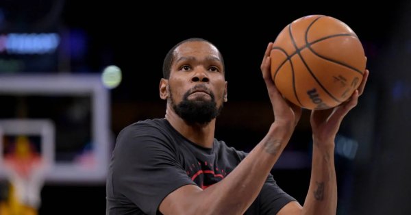 «إن بي إيه»: دورانت يستلهم من «حب اللعبة» لدى ليبرون جيمس 