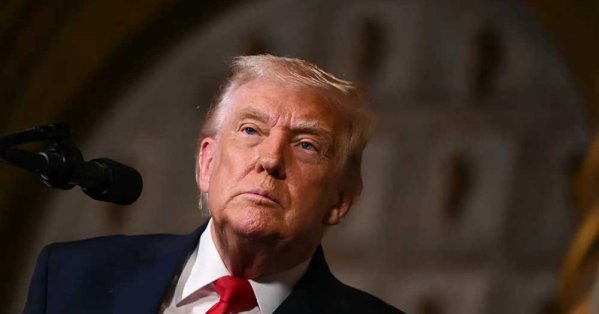 ترامب يطالب بفتح خزائن إبستين "السوداء".. وفضح الديموقراطيين 