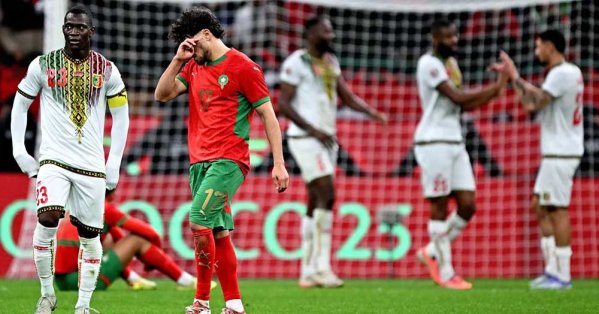 التعادل مع مالي يشعل موجة غضب.. وانتقادات لاختيارات الركراكي 