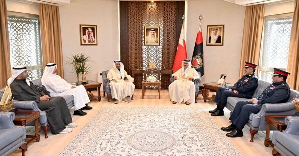 وزير الداخلية يتلقى دعوة رسمية لزيارة الكويت ويبحث تعزيز التعاون الأمني المشترك 