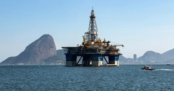 النفط يرفض الهبوط دون 60 دولاراً مدعوماً بالتطورات الجيوسياسية 