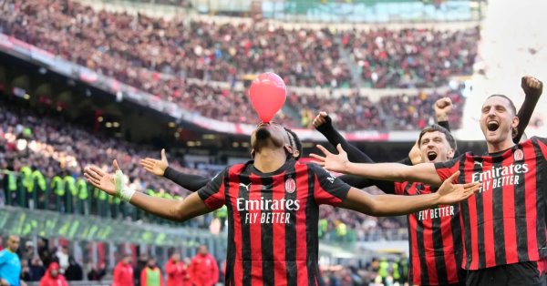 ميلان ينهي العام بانتصار كبير على فيرونا... ويتصدر مؤقتاً 