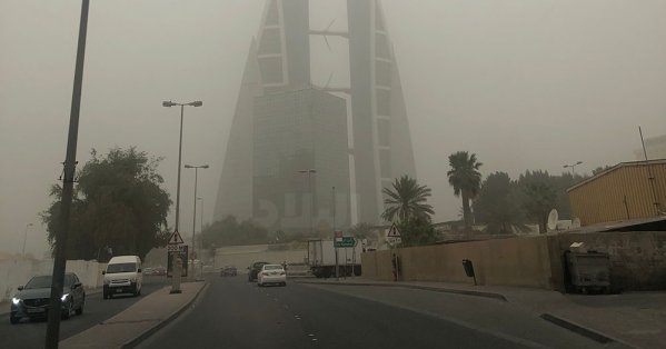 "المرور" تهيب بالسائقين توخي الحيطة بسبب موجة غبار قد تؤدي إلى تدني الرؤية #صحيفة_البلاد 