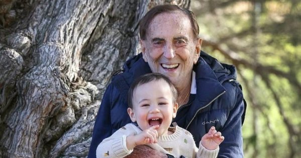 أب في الثالثة والتسعين.. أسترالي يتحدى الزمن بصرخة مولود جديد 