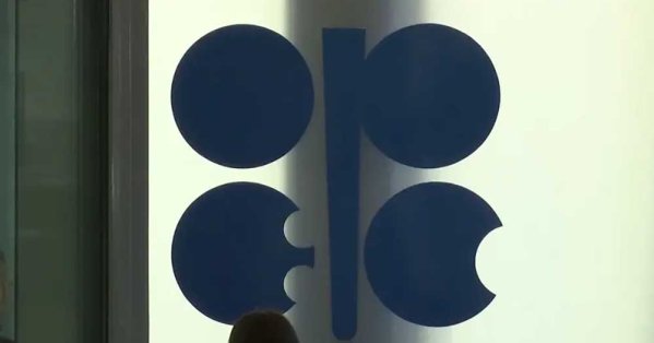 بلومبرغ: "أوبك+" تتجه لتجميد إنتاج النفط 
