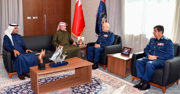 رئيس الشرطة يستقبل الرئيس التنفيذي لحلبة البحرين الدولية 