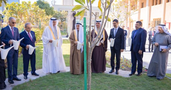 الشيخ خالد بن عبد الله يغرس الشجرة (191) ألفاً احتفاءً بانتهاء أعمال التشجير وتجاوز الهدف السنوي لعام 2025 