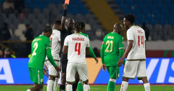 "كاف" يتشدد في معاقبة لاعبين انتقدوا حكام كأس أفريقيا 