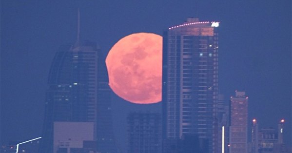 سماء البحرين تشهد أول اكتمال للبدر في عام 2026 غدًا السبت 