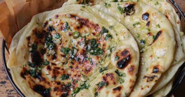 "نان الثوم والزبدة" يتصدر قائمة أفضل أنواع الخبز في العالم لعام 2025 