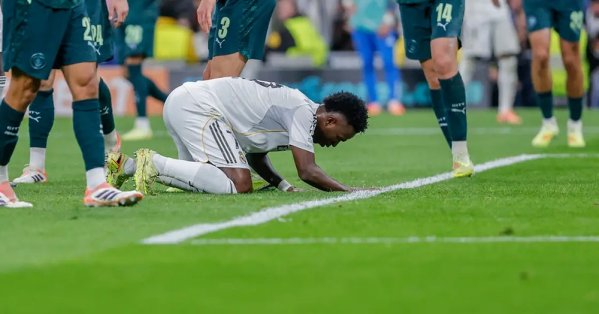 "مزعج وأناني".. كبار ريال مدريد يطالبون بـ"طرد" فينيسيوس 