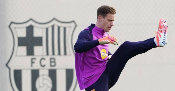 تير شتيغن يغادر معسكر برشلونة في السعودية 