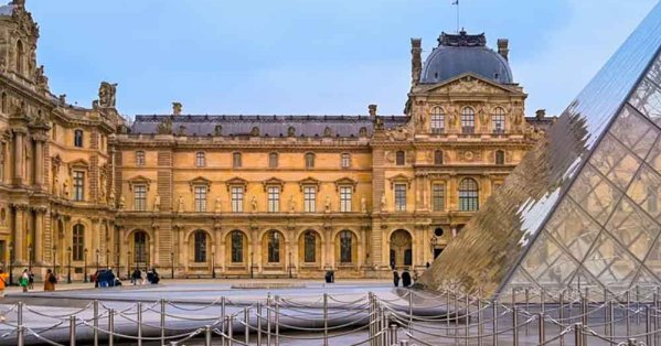 متحف اللوفر يعيد فتح أبوابه بالكامل بعد تعليق إضراب الموظفين 