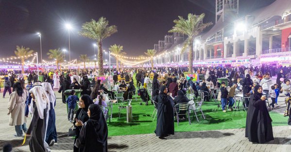 وزيرة السياحة تزور مهرجان "وين وبكم" في حلبة البحرين الدولية 