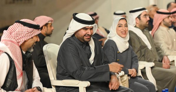 سمو الشيخ عيسى بن علي يزور متحف كرة السلة في "هوى المنامة" 