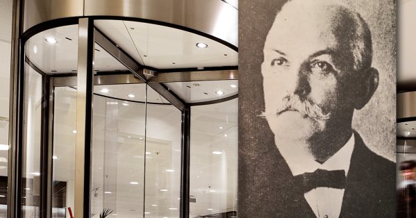 هل تعلم أن "الباب الدوار" اخترع خصيصاً لتجنب فتح الأبواب للسيدات؟ 