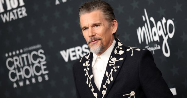 إيثان هوك يهاجم "هوس المتابعين" في هوليوود: التمثيل موهبة وليس استعراضاً للعضلات 