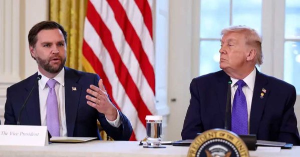 مسؤولون أميركيون: ترامب يميل "لضرب إيران" وفانس يحاول ثنيه 