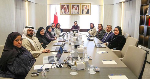 "مرأة الشورى" تبحث استحداث بابًا ضمن قانون الطفل بعنوان "السلامة الرقمية للطفل" بهدف حمايته في العصر الرقمي 