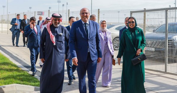 رئيس مجلس المستشارين المغربي يزور حلبة البحرين الدولية ويشيد بجهود مملكة البحرين في احتضان سباقات السيارات 