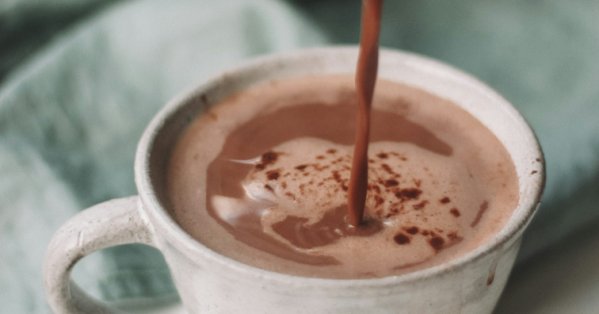 الحليب بالشوكولاتة يتفوق على مشروبات الطاقة في دراسة حديثة 