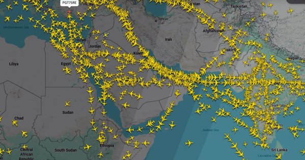 صورة تظهر خلو المجال الجوي الإيراني من حركة الطيران 